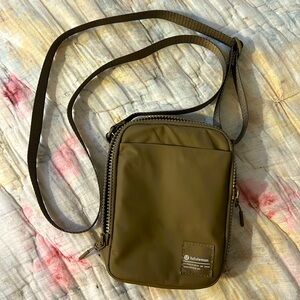lululemon crossbody bag